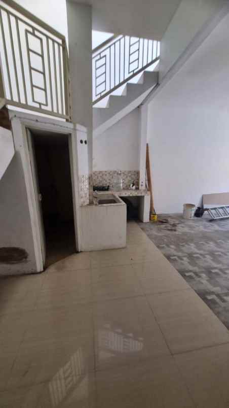 hook american minimalis dua lantai selangkah ke merr