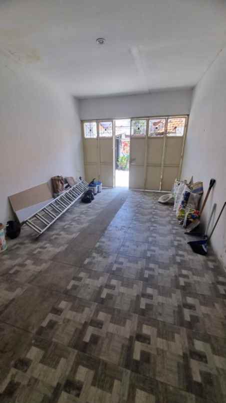 hook american minimalis dua lantai selangkah ke merr