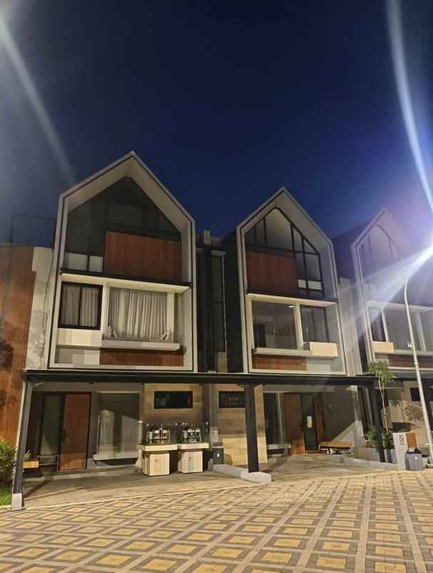 hunian komersil bernuansa bali pertama di sepatan kota