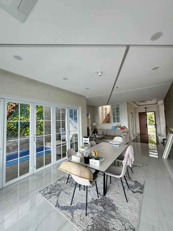 hunian lux 5 lantai semi furnished