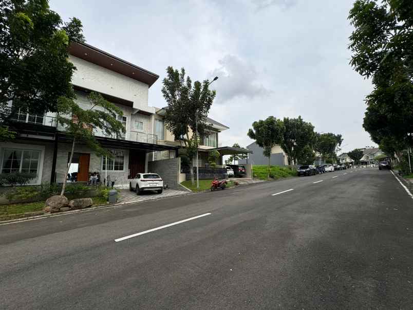 hunian lux 5 lantai semi furnished