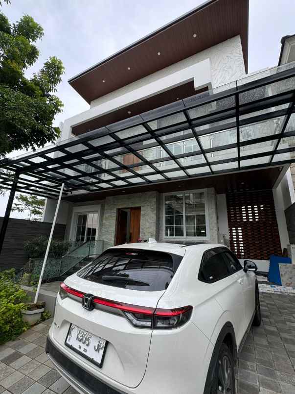 hunian lux 5 lantai semi furnished