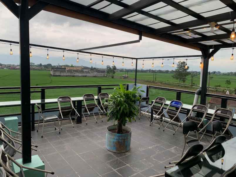 jual butuh cafe 3 lantai