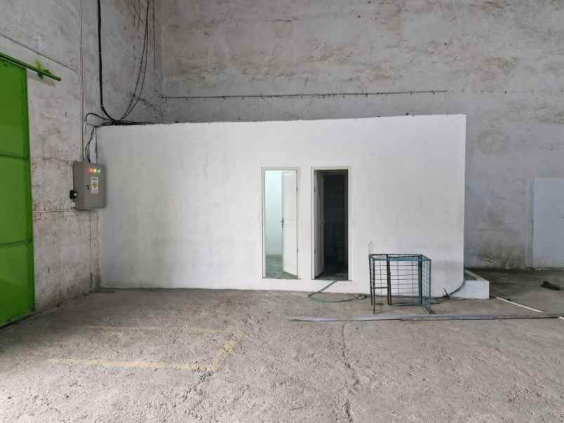 jual gudang luas kosong di daerah semampir kota kediri