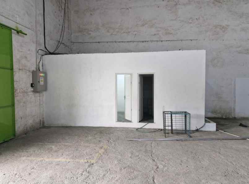 jual gudang luas kosong di daerah semampir kota kediri