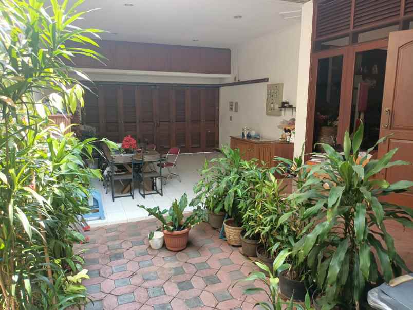 jual rumah ada kolam renang pribadi