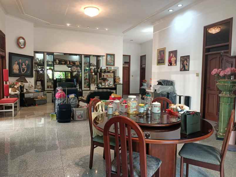 jual rumah ada kolam renang pribadi