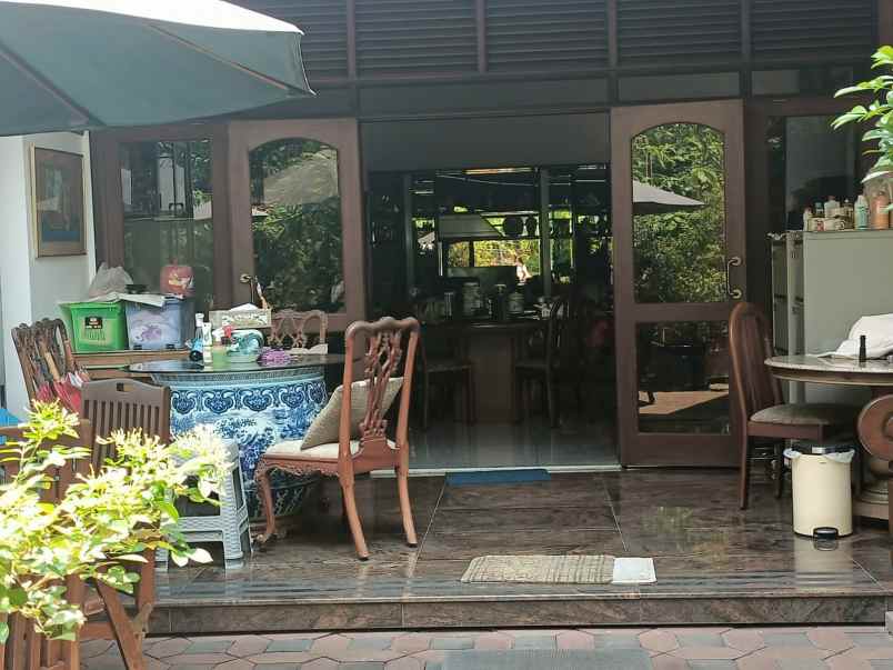 jual rumah ada kolam renang pribadi