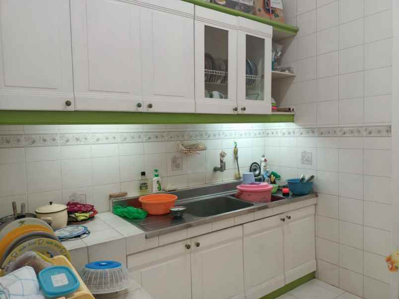 jual rumah ada kolam renang pribadi