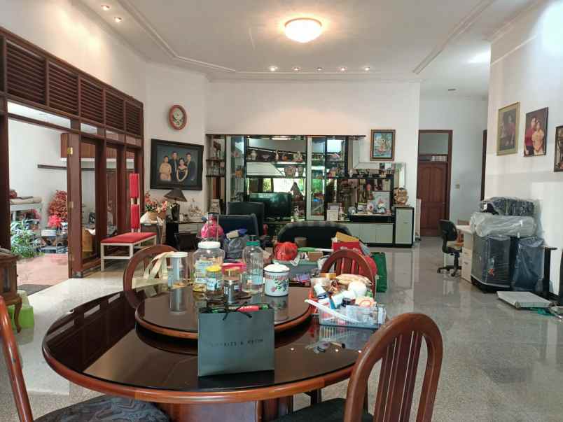 jual rumah ada kolam renang pribadi