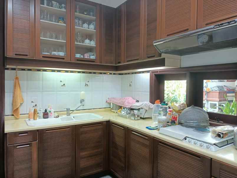 jual rumah ada kolam renang pribadi