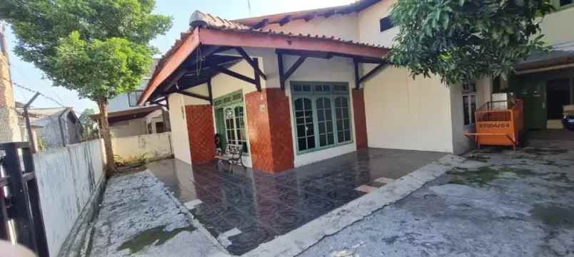 jual rumah halaman luas bebas banjir di karangtengah