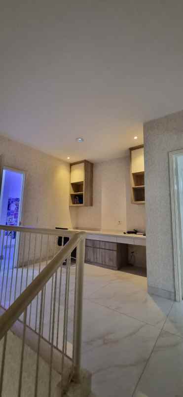 jual rumah hook siap huni raffles hills cibubur
