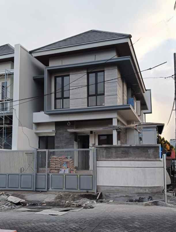 jual rumah modern kontemporer di jln utama wisma mukti