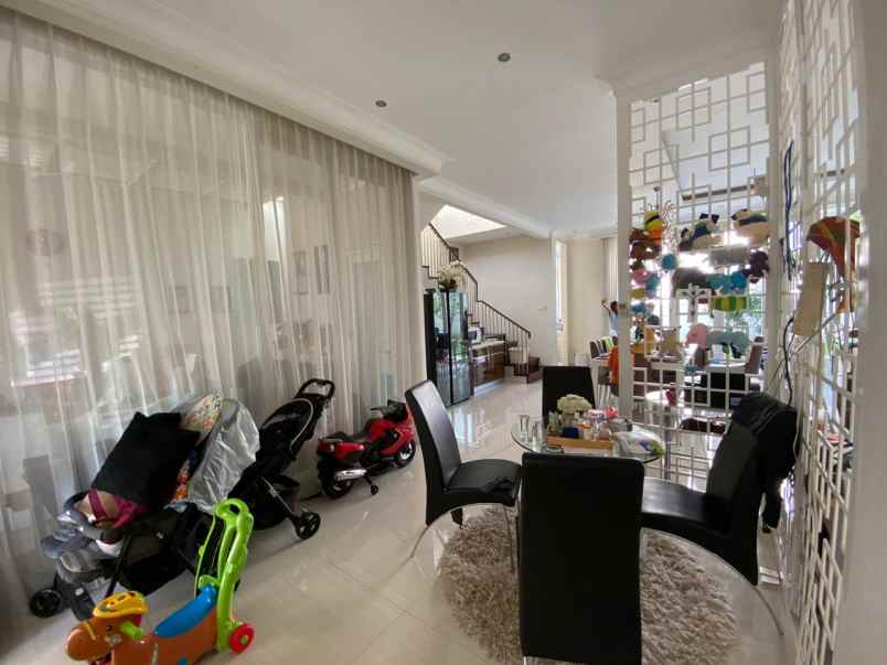 jual rumah pakuwon city cluster windsor hill