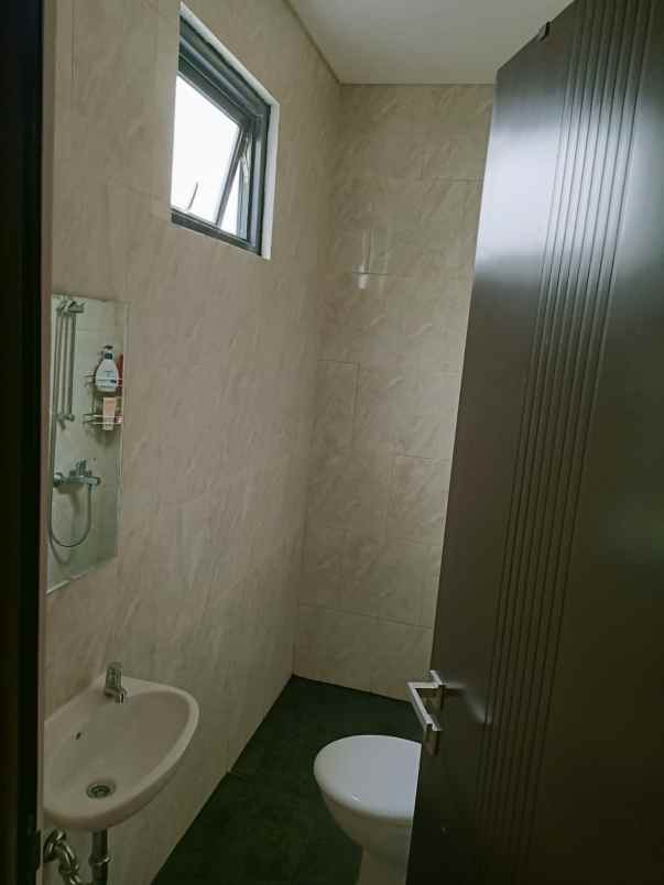 jual rumah semi furnished golden park 3