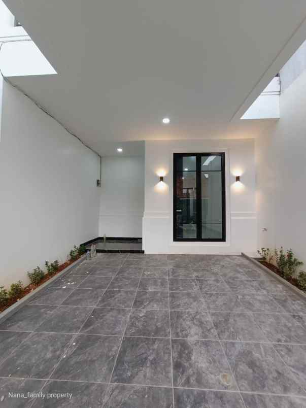 lt 100 m taman balkon rumah baru area bintaro
