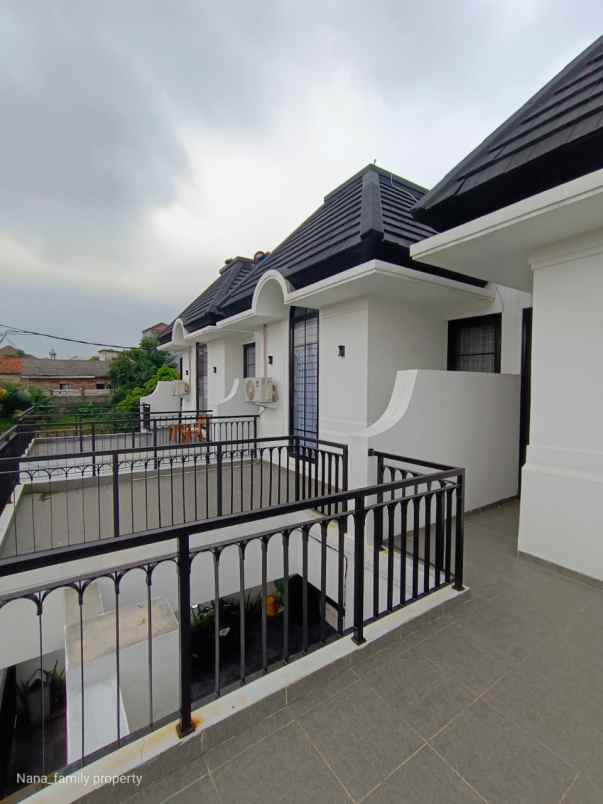 lt 100 m taman balkon rumah baru area bintaro