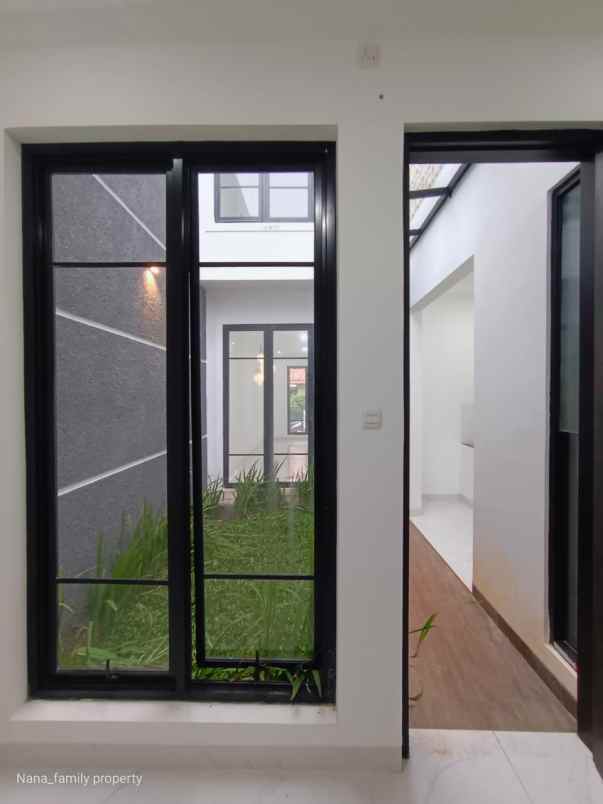 lt 100 m taman balkon rumah baru area bintaro