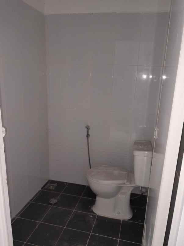 over kredit rumah 60jt meadow residence cilodong depok