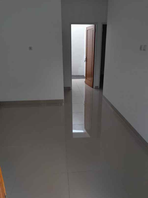 over kredit rumah 60jt meadow residence cilodong depok