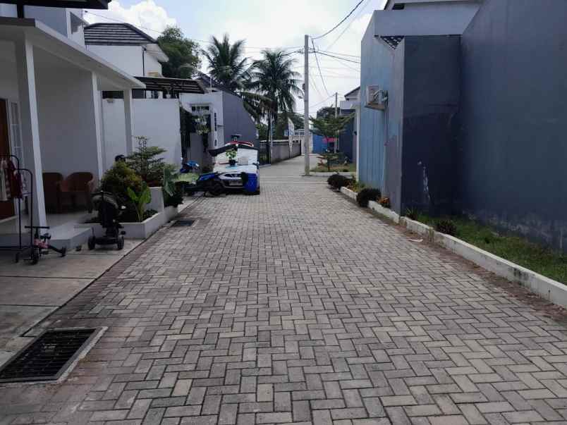 over kredit rumah 60jt meadow residence cilodong depok