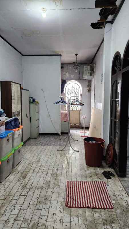 pancoran barat rumah lama siap huni beserta 3 warung