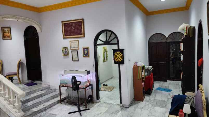 pancoran barat rumah lama siap huni beserta 3 warung