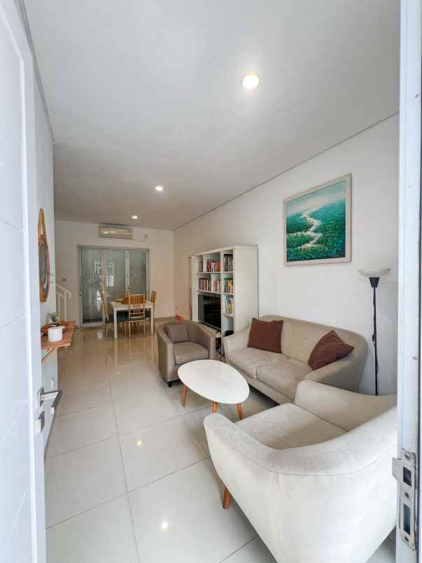 rumah 2 lantai di graha bintaro 1 mnt ke tol parigi