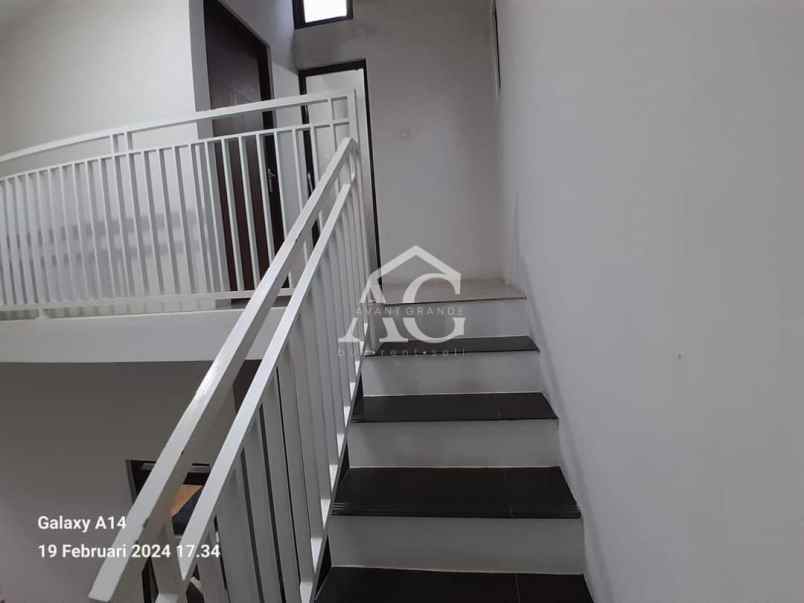 rumah 2 lantai di nawara residence pakis malang