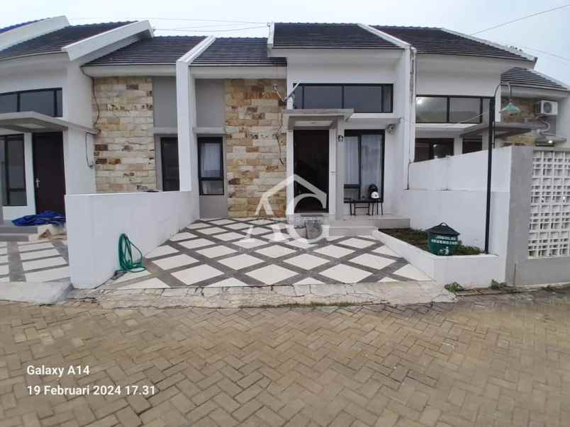 rumah 2 lantai di nawara residence pakis malang