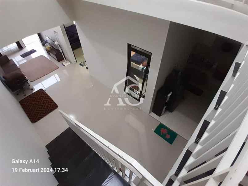 rumah 2 lantai di nawara residence pakis malang