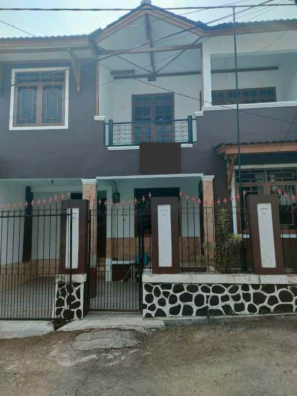 rumah 2 lantai di permata patung kuda