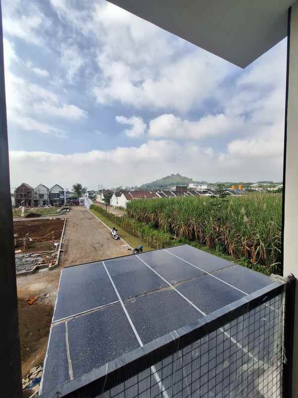 rumah 2 lantai free pagar lokasi singosari