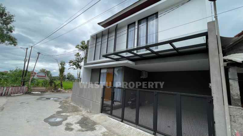 rumah 2 lantai full furnished di purwomartani kalasan