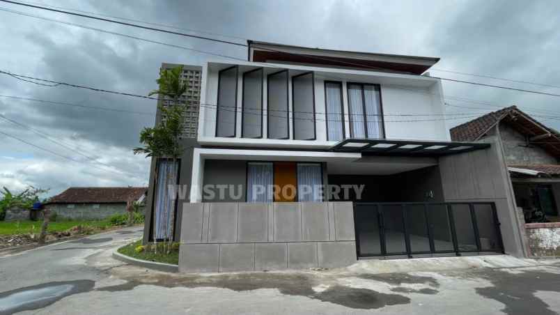 rumah 2 lantai full furnished di purwomartani kalasan