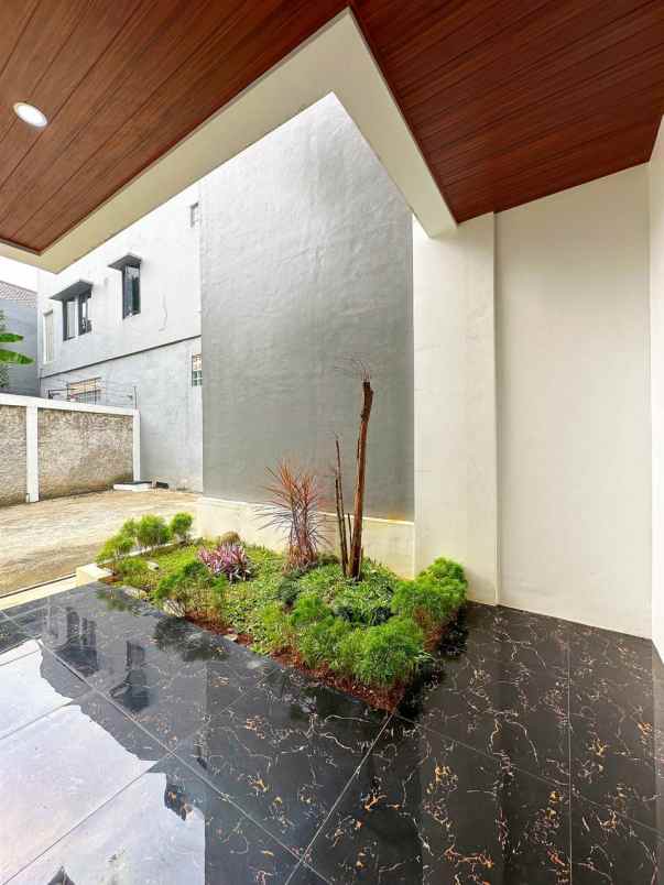 rumah 2 lantai nyaman asri di tanah baru beji depok