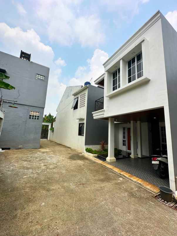 rumah 2 lantai nyaman asri di tanah baru beji depok