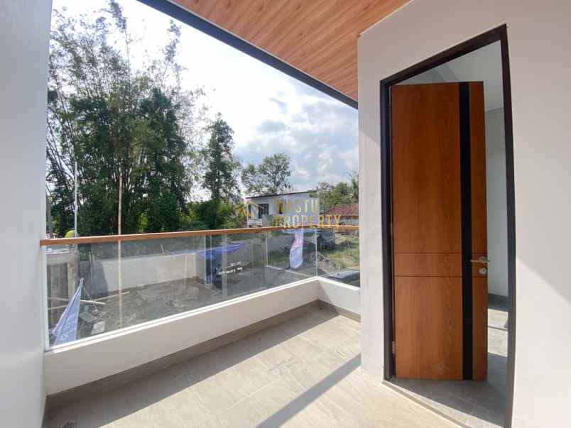 rumah 2 lantai odern strategis di sukoharjo ngaglik