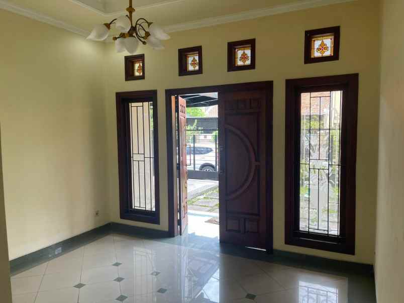 rumah 2 lantai rungkut asri