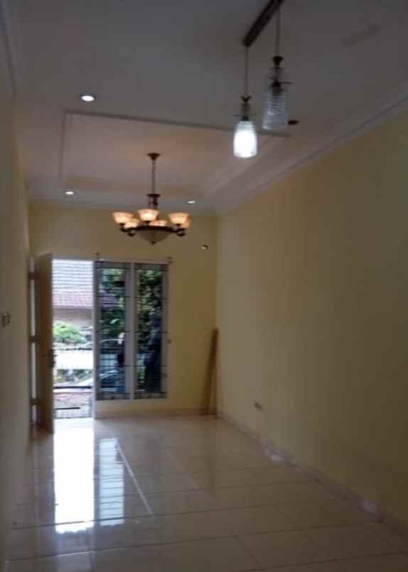 rumah 2 lantai terawat di pamulang timur