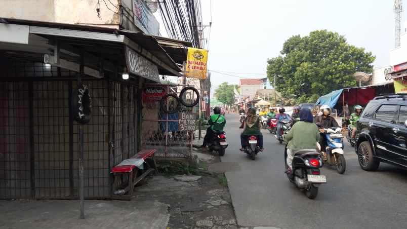 rumah 3 kamar tidur lokasi dekat jalan raya