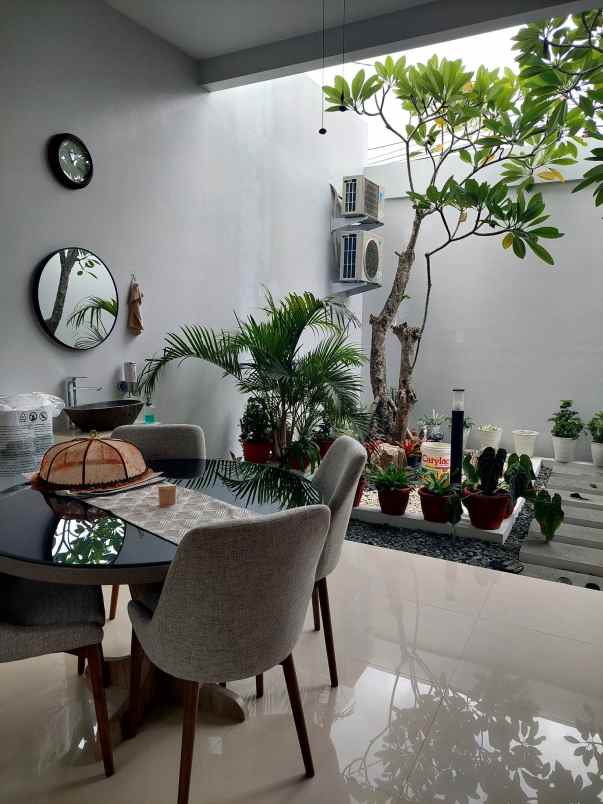 rumah asri 2 lantai di jalan nangka pekanbaru