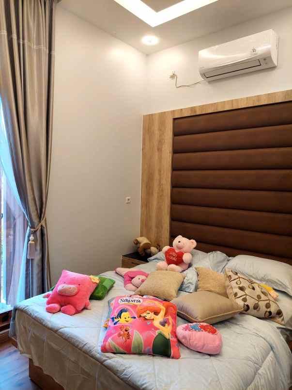 rumah asri 2 lantai di jalan nangka pekanbaru