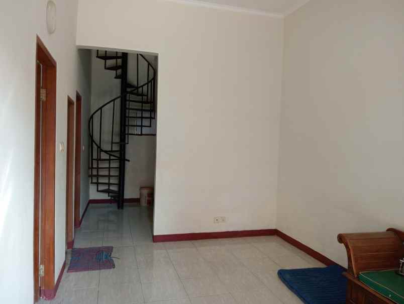 rumah bagus dan strategis dekat kampus ui depok