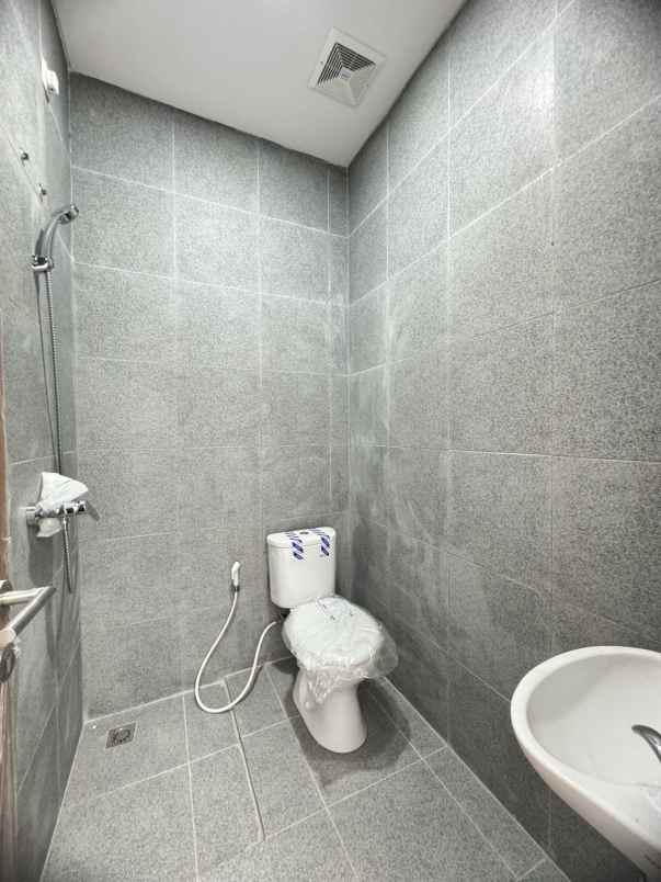 rumah baru 2 lantai siap huni di pamulang