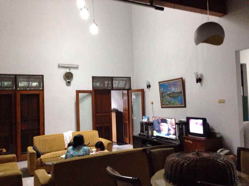 rumah besar murah strategis tanpa perantara