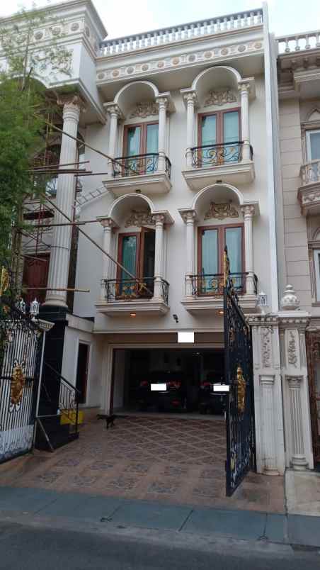 rumah bukit gading mediterania