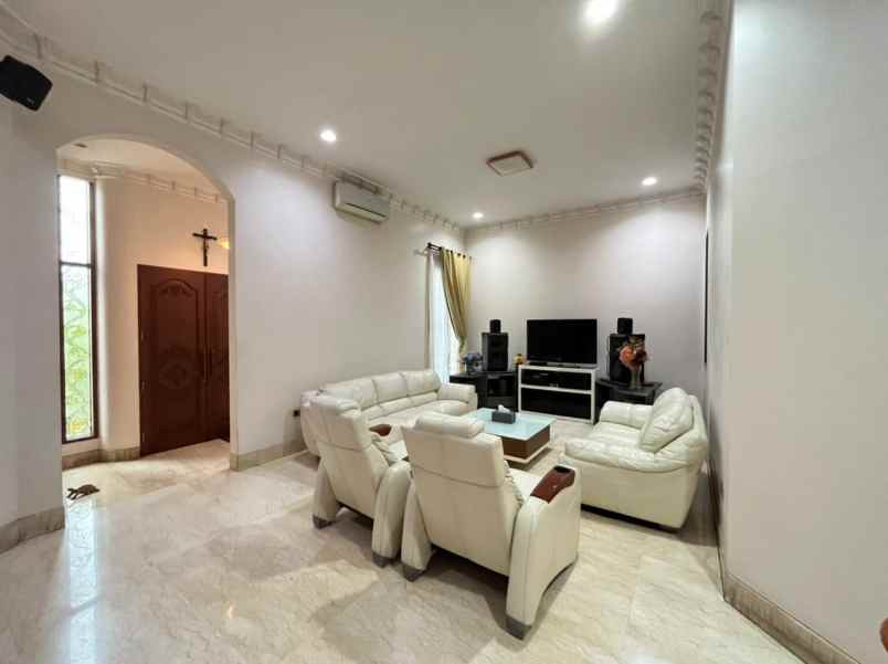 rumah bukit gading mediterania