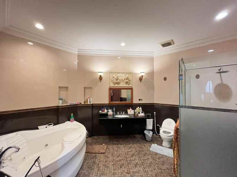 rumah bukit gading mediterania